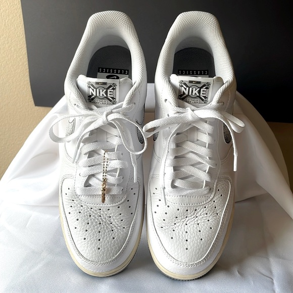 Nike Air Force One’s Men’s Size 9.5 50 Years of Hip Hop Nike AF1 Classics White - Picture 3 of 13